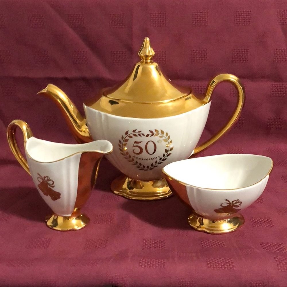 🇬🇧Exquisite 🇬🇧Vintage Golden 50th Anniversary Royal Winton Tea Set.